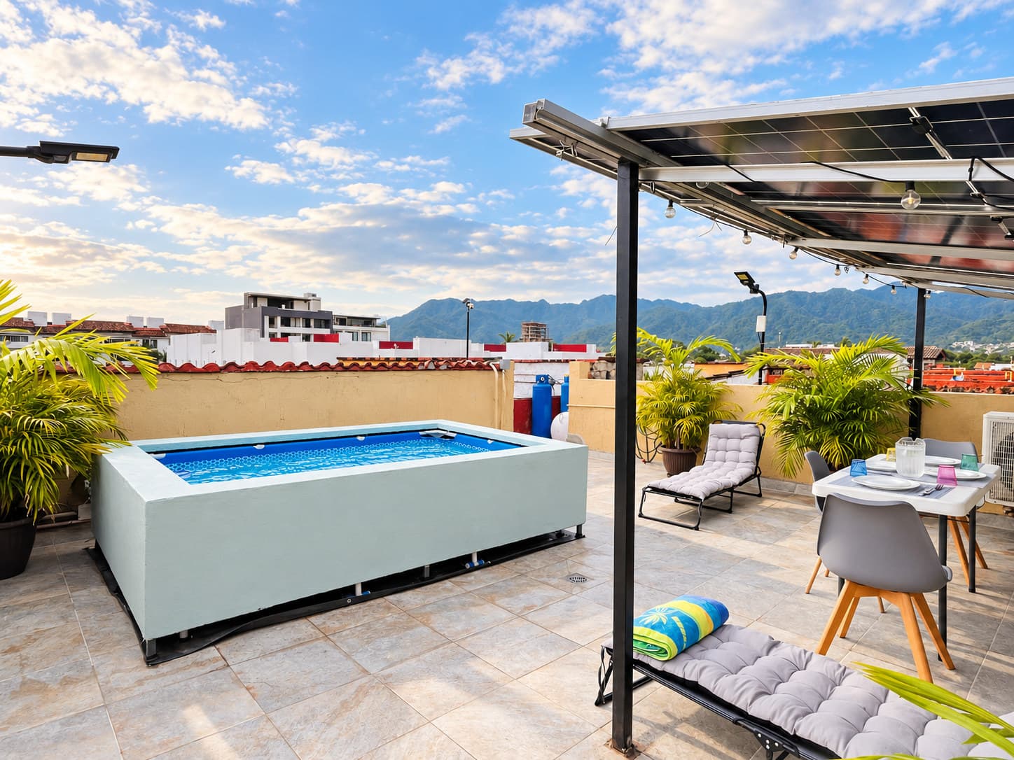 Spacious rooftop with pool and social area at Versalles 837