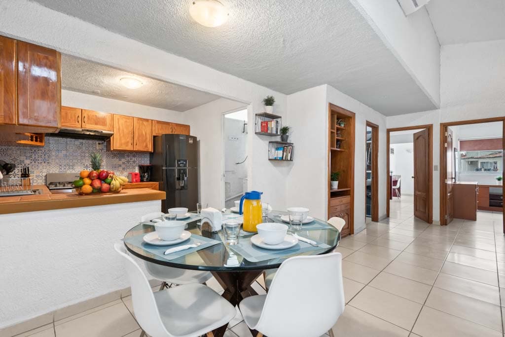 Comedor, cocina y distribución de Aralias