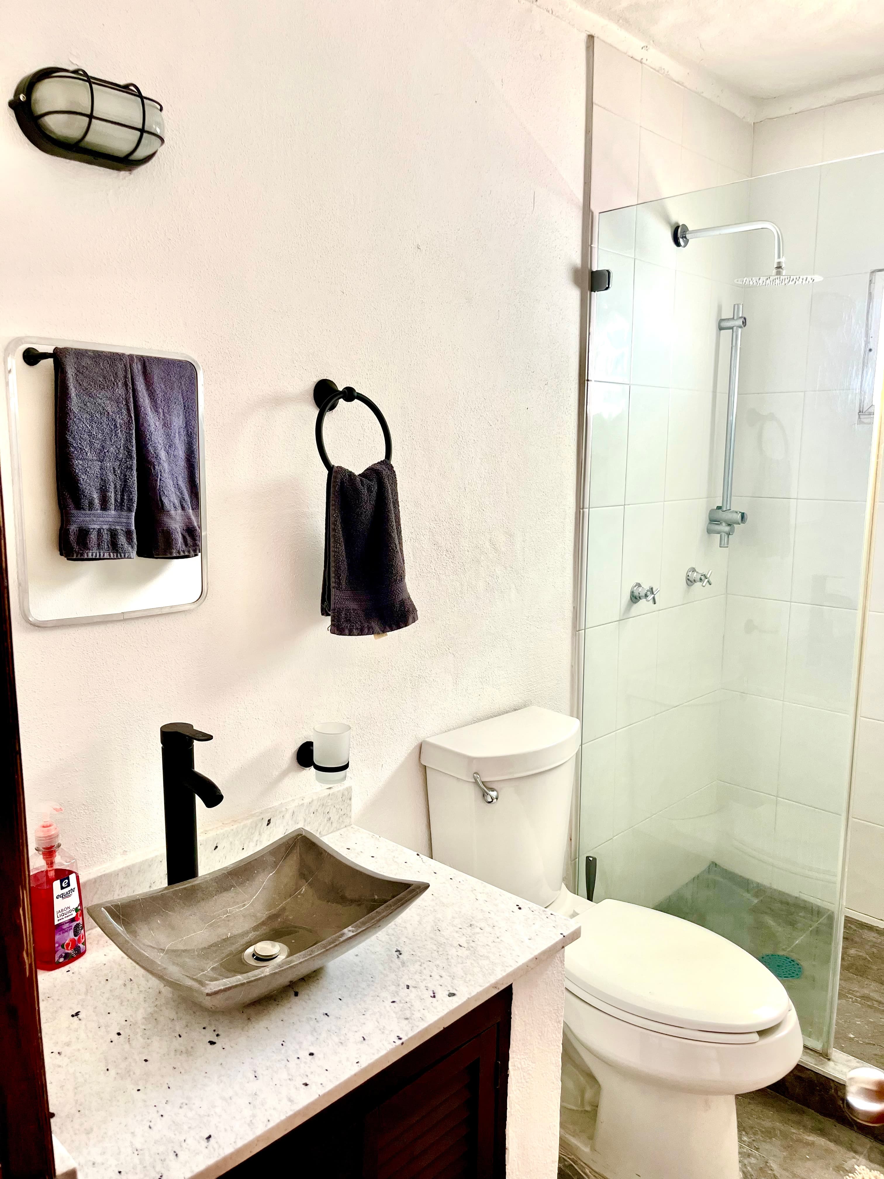 Baño principal completo de Mangos