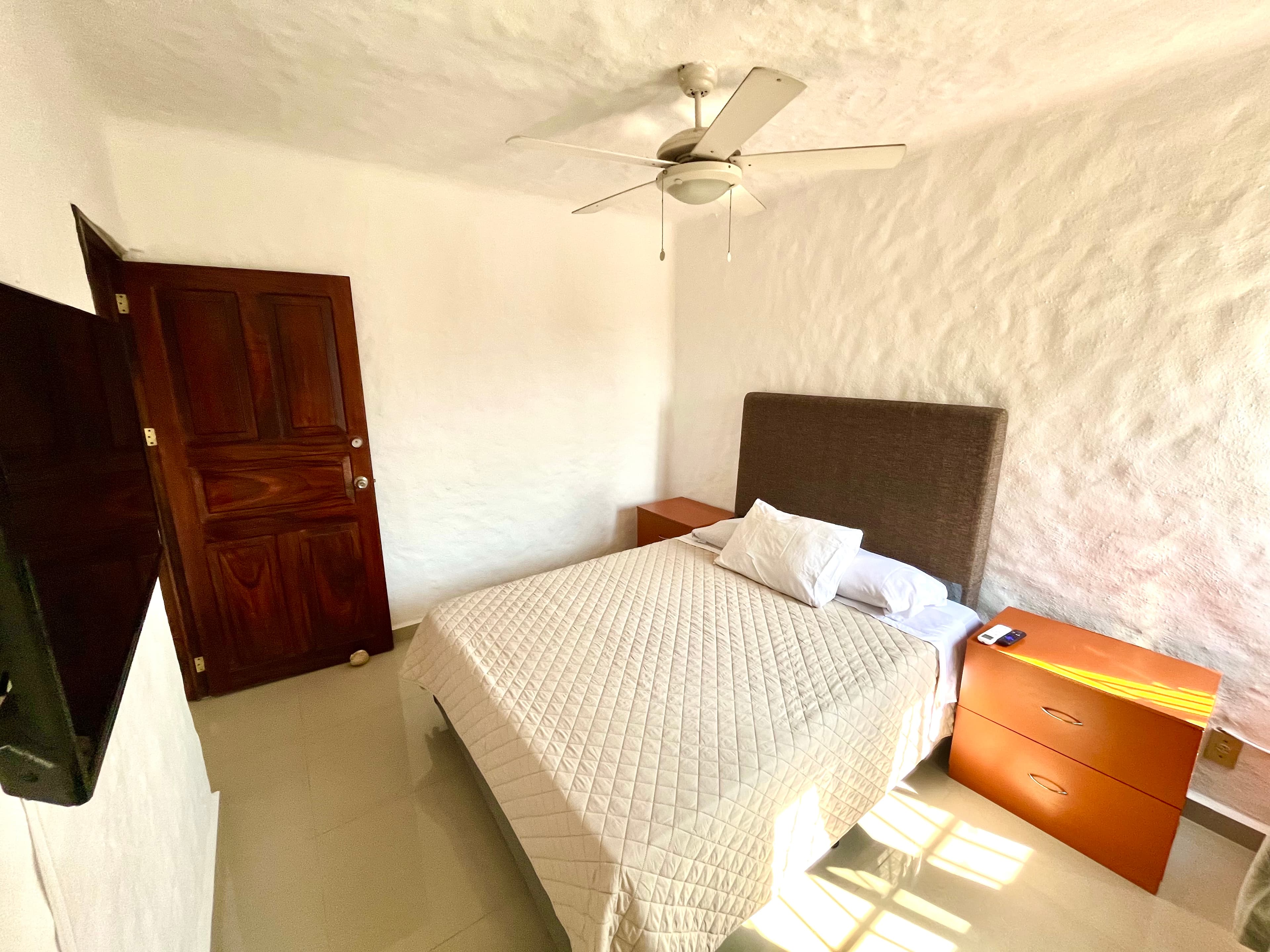 Recámara secundaria 2 con cama Queen de Mangos