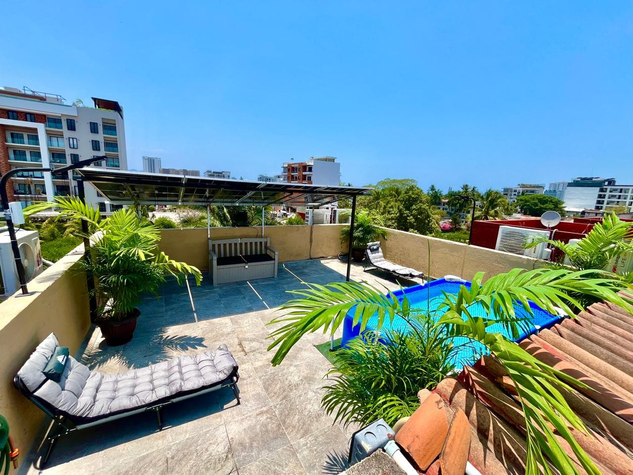 Rooftop privado con plunge pool y área de sombra de Versalles 837